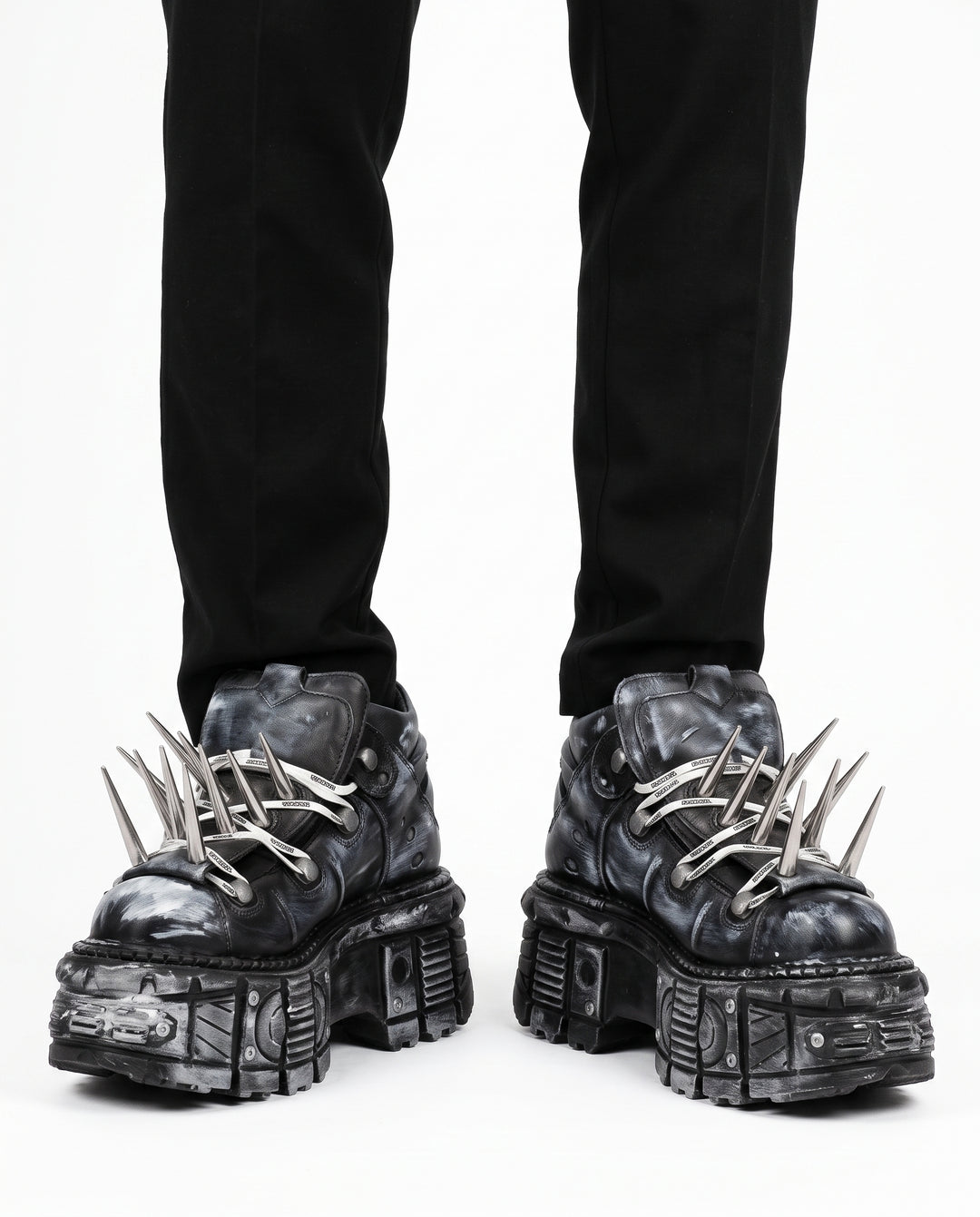 Spiked Platform Sneakers na3005