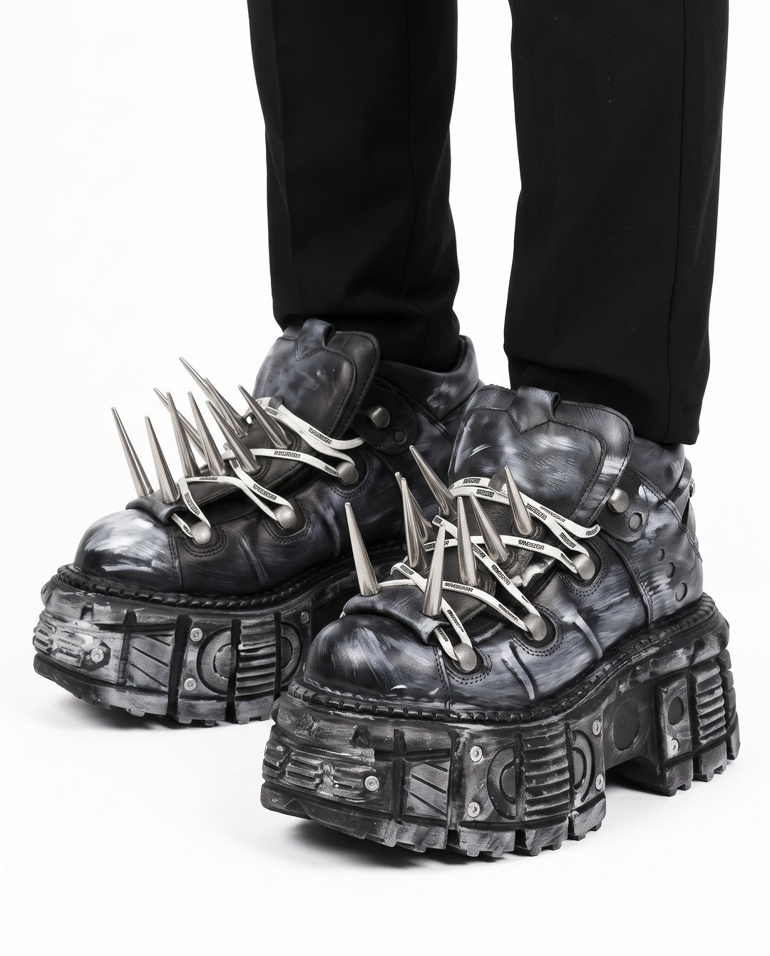 Spiked Platform Sneakers na3005