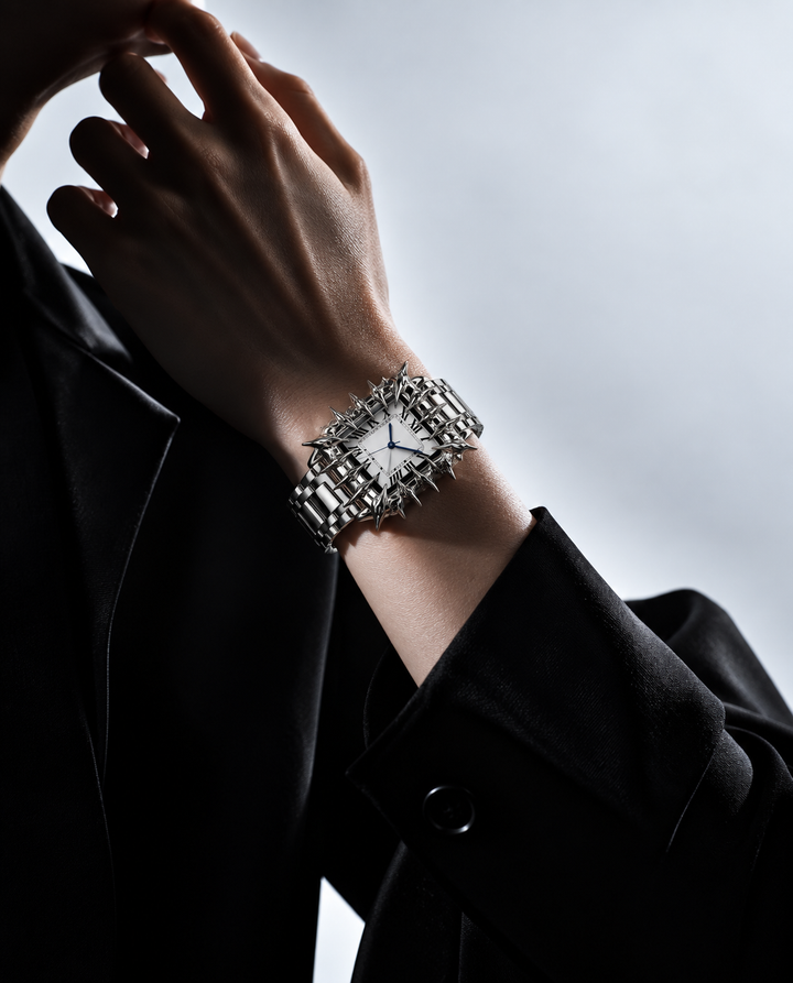 Orologio in metallo con borchie na3123