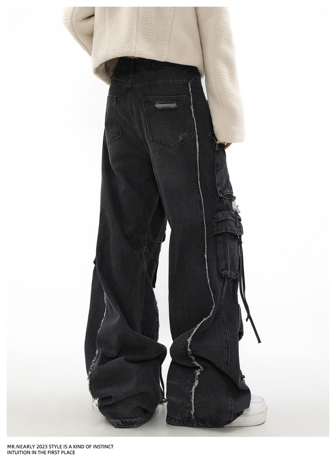 [sale] Distressed Cargo Jeans