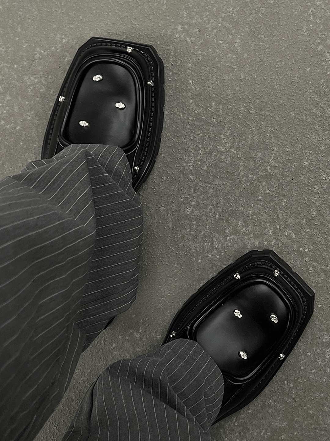 Rivet design square toe shoes na879