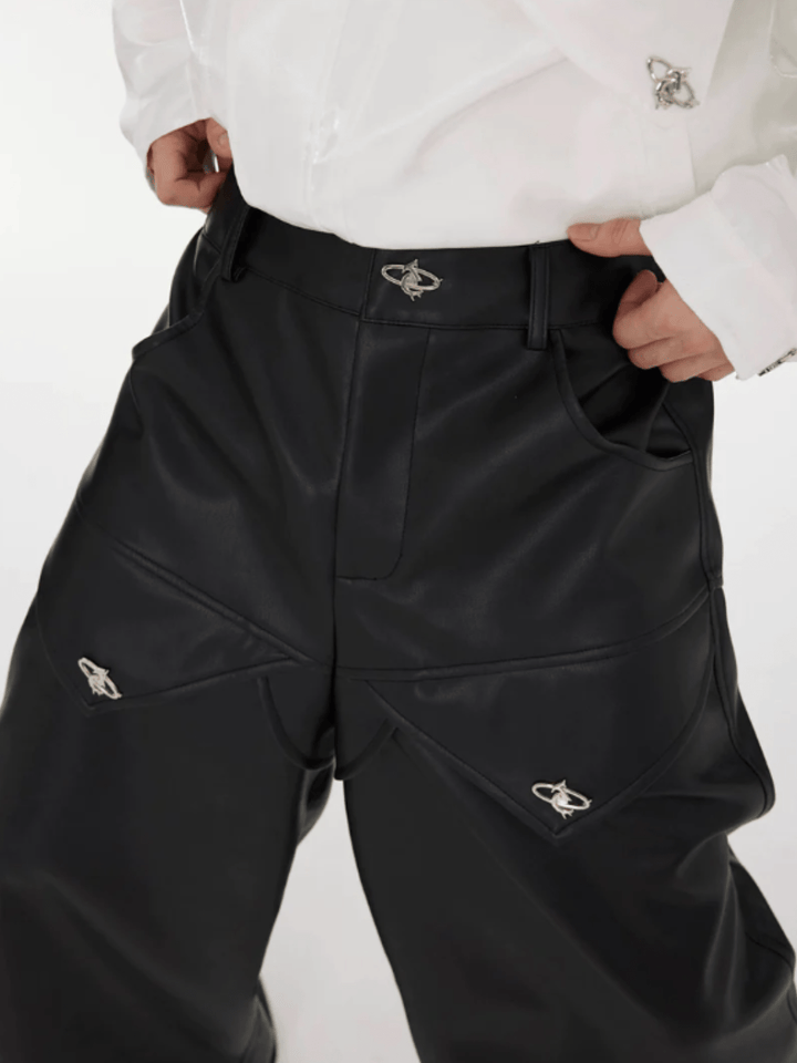 [CulturE] metal logo design leather pants na670