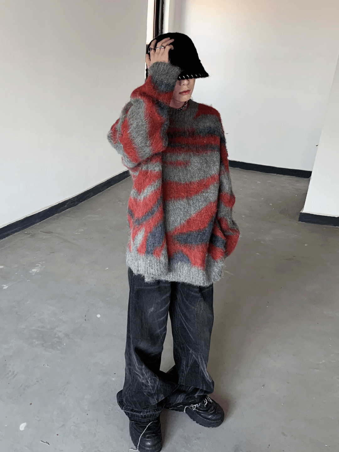 [ASHDARK] Irregular Striped Gradient Sweater NA840
