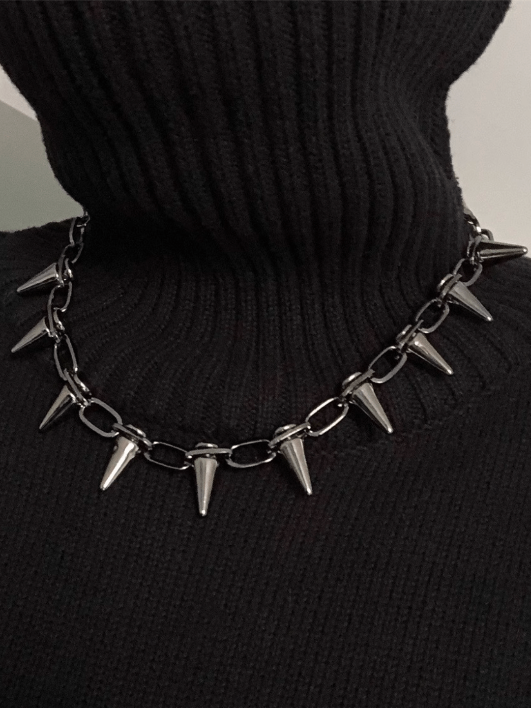Rivet dark bullet necklace na698